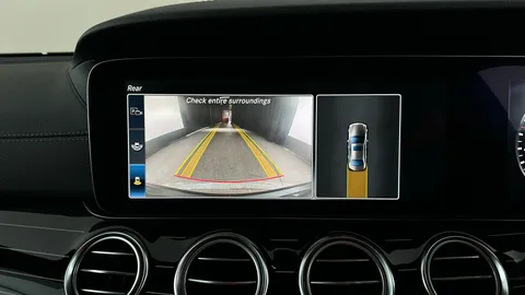 MERCEDES-BENZ E CLASS E220d AMG Line Premium 9G-Tronic