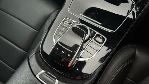 MERCEDES-BENZ E CLASS E220d AMG Line Premium 9G-Tronic