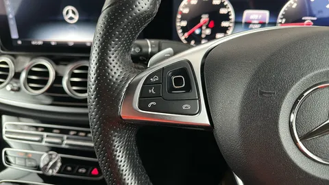 MERCEDES-BENZ E CLASS E220d AMG Line Premium 9G-Tronic