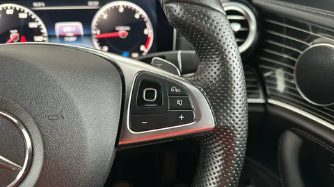 MERCEDES-BENZ E CLASS E220d AMG Line Premium 9G-Tronic