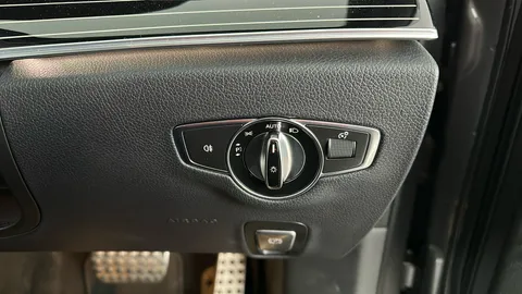 MERCEDES-BENZ E CLASS E220d AMG Line Premium 9G-Tronic