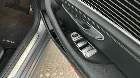 MERCEDES-BENZ E CLASS E220d AMG Line Premium 9G-Tronic