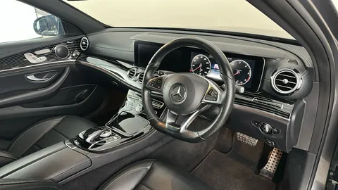 MERCEDES-BENZ E CLASS E220d AMG Line Premium 9G-Tronic