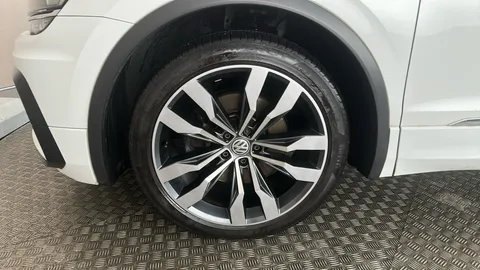 VOLKSWAGEN TIGUAN 2.0 TSi 180 4Motion R-Line DSG