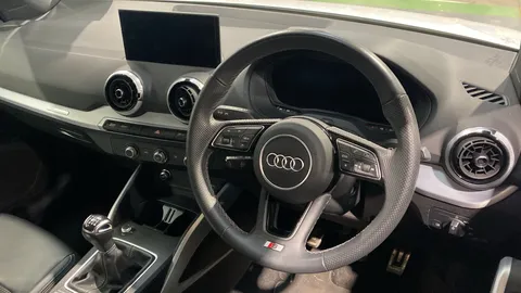 AUDI Q2 35 TFSI S Line