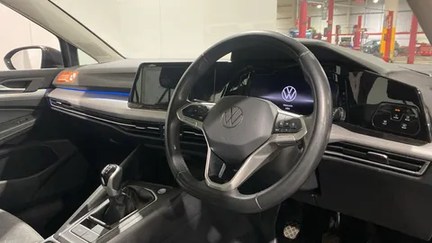 VOLKSWAGEN GOLF 1.5 TSI Life