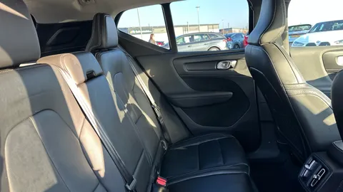 VOLVO XC40 2.0 D3 Momentum Pro AWD Geartronic