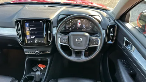 VOLVO XC40 2.0 D3 Momentum Pro AWD Geartronic