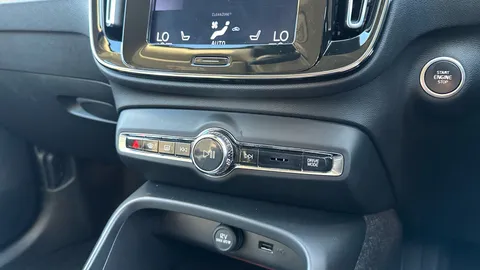 VOLVO XC40 2.0 D3 Momentum Pro AWD Geartronic