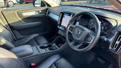 VOLVO XC40 2.0 D3 Momentum Pro AWD Geartronic