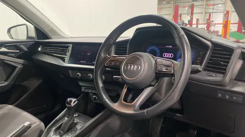 AUDI A1 30 TFSI 110 Technik S Tronic