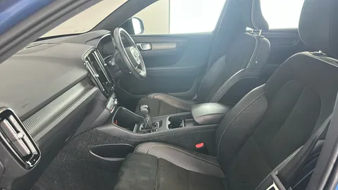 VOLVO XC40 1.5 T3 [163] R DESIGN