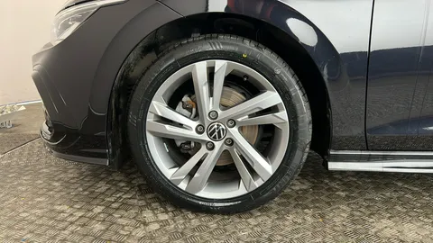 VOLKSWAGEN GOLF 1.5 TSI R-Line