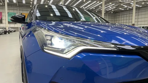 TOYOTA C-HR 1.8 Hybrid Dynamic CVT