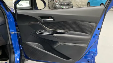 TOYOTA C-HR 1.8 Hybrid Dynamic CVT