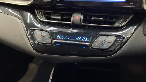 TOYOTA C-HR 1.8 Hybrid Dynamic CVT