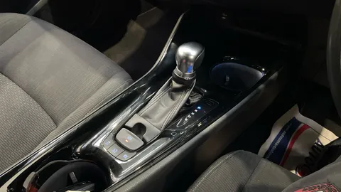 TOYOTA C-HR 1.8 Hybrid Dynamic CVT