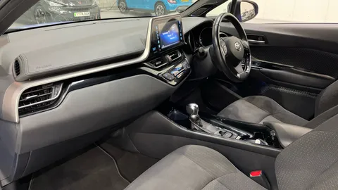 TOYOTA C-HR 1.8 Hybrid Dynamic CVT