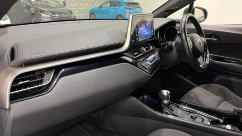 TOYOTA C-HR 1.8 Hybrid Dynamic CVT