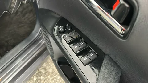 TOYOTA PRIUS 1.8 VVTi Plug-in Business Edition Plus CVT