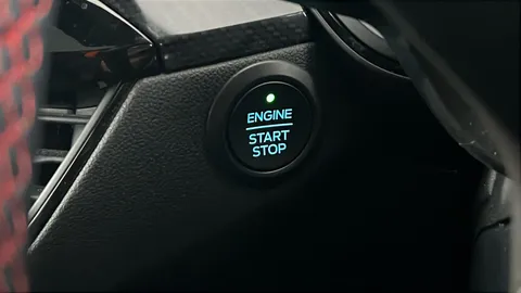 FORD KUGA 2.5 FHEV ST-Line X Edition CVT