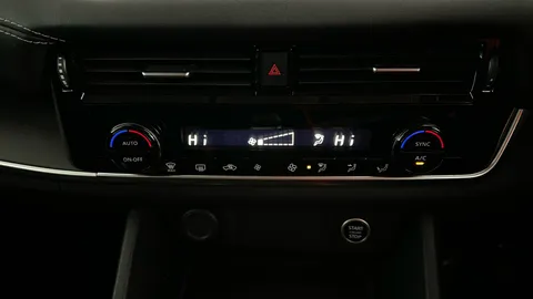 NISSAN QASHQAI 1.3 DiG-T MH Acenta Premium