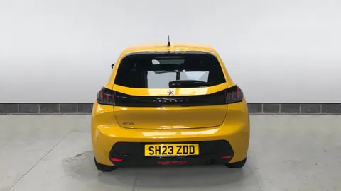 PEUGEOT 208 1.2 PureTech 100 Allure Premium +