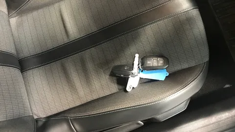 PEUGEOT 208 1.2 PureTech 100 Allure Premium +