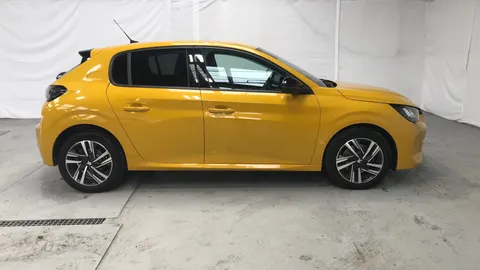 PEUGEOT 208 1.2 PureTech 100 Allure Premium +