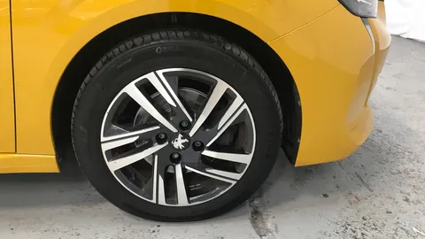 PEUGEOT 208 1.2 PureTech 100 Allure Premium +