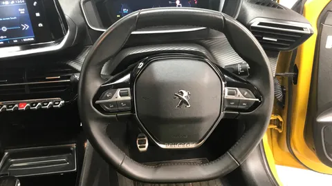 PEUGEOT 208 1.2 PureTech 100 Allure Premium +