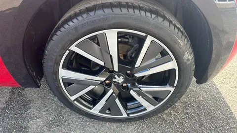 PEUGEOT 208 1.2 PureTech 100 GT EAT8