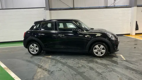 MINI HATCHBACK 1.5 Cooper D II