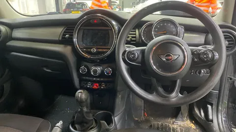 MINI HATCHBACK 1.5 Cooper D II