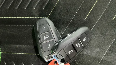 PEUGEOT 2008 1.2 PureTech 130 GT EAT8