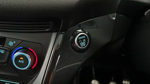 FORD KUGA 2.0 TDCi 180 ST-Line Edition