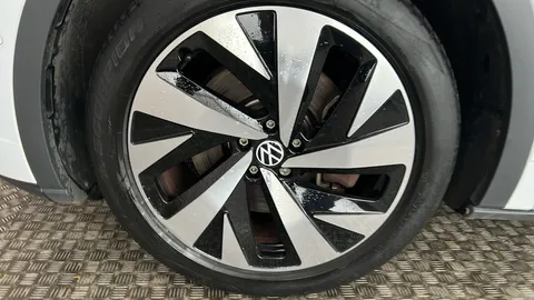 VOLKSWAGEN ID.5 128kW Style Pro 77kWh Auto