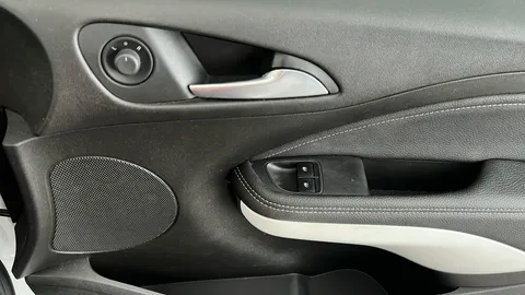 VAUXHALL ADAM 1.2i Energised