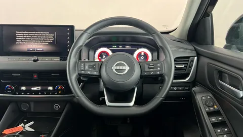 NISSAN QASHQAI 1.3 DiG-T MH 158 N-Connecta [Glass Rf] Xtronic