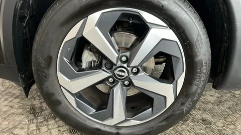 NISSAN QASHQAI 1.3 DiG-T MH 158 N-Connecta [Glass Rf] Xtronic