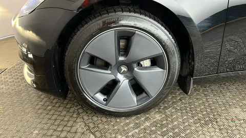 TESLA MODEL 3 Standard Plus Auto