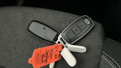 NISSAN QASHQAI 1.3 DiG-T MH 158 N-Connecta [Glass Rf] Xtronic