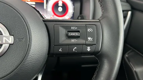 NISSAN QASHQAI 1.3 DiG-T MH 158 N-Connecta [Glass Rf] Xtronic