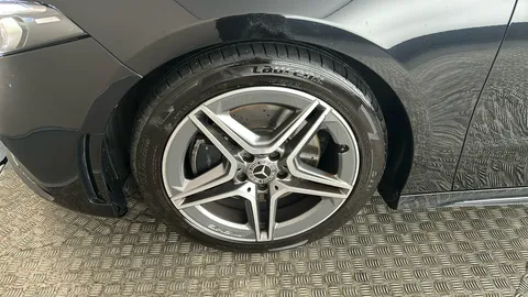 MERCEDES-BENZ A CLASS A220d AMG Line Auto