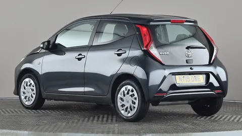 TOYOTA AYGO 1.0 VVT-i X-Play