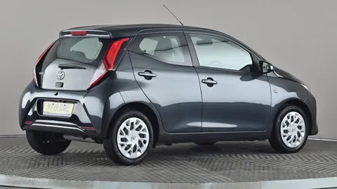 TOYOTA AYGO 1.0 VVT-i X-Play