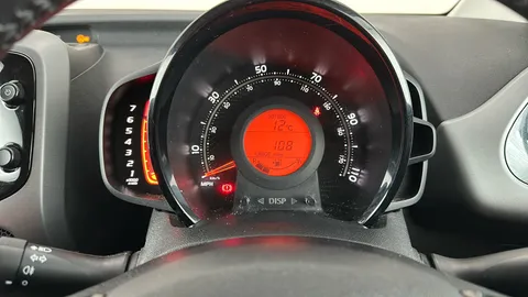 TOYOTA AYGO 1.0 VVT-i X-Play