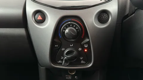 TOYOTA AYGO 1.0 VVT-i X-Play