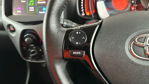 TOYOTA AYGO 1.0 VVT-i X-Play