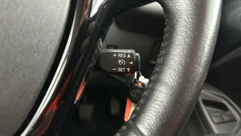 TOYOTA AYGO 1.0 VVT-i X-Play